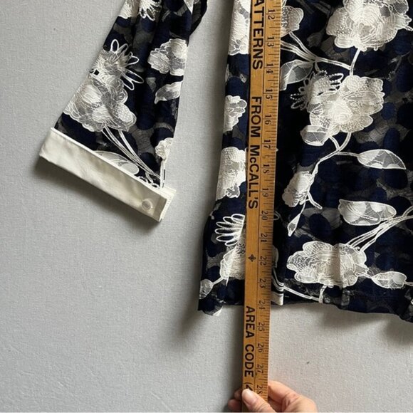 NWT Anne Fontaine Vaxy Navy And White Floral Lace Poplin 3/4 Sleeve Shirt - Picture 11 of 12